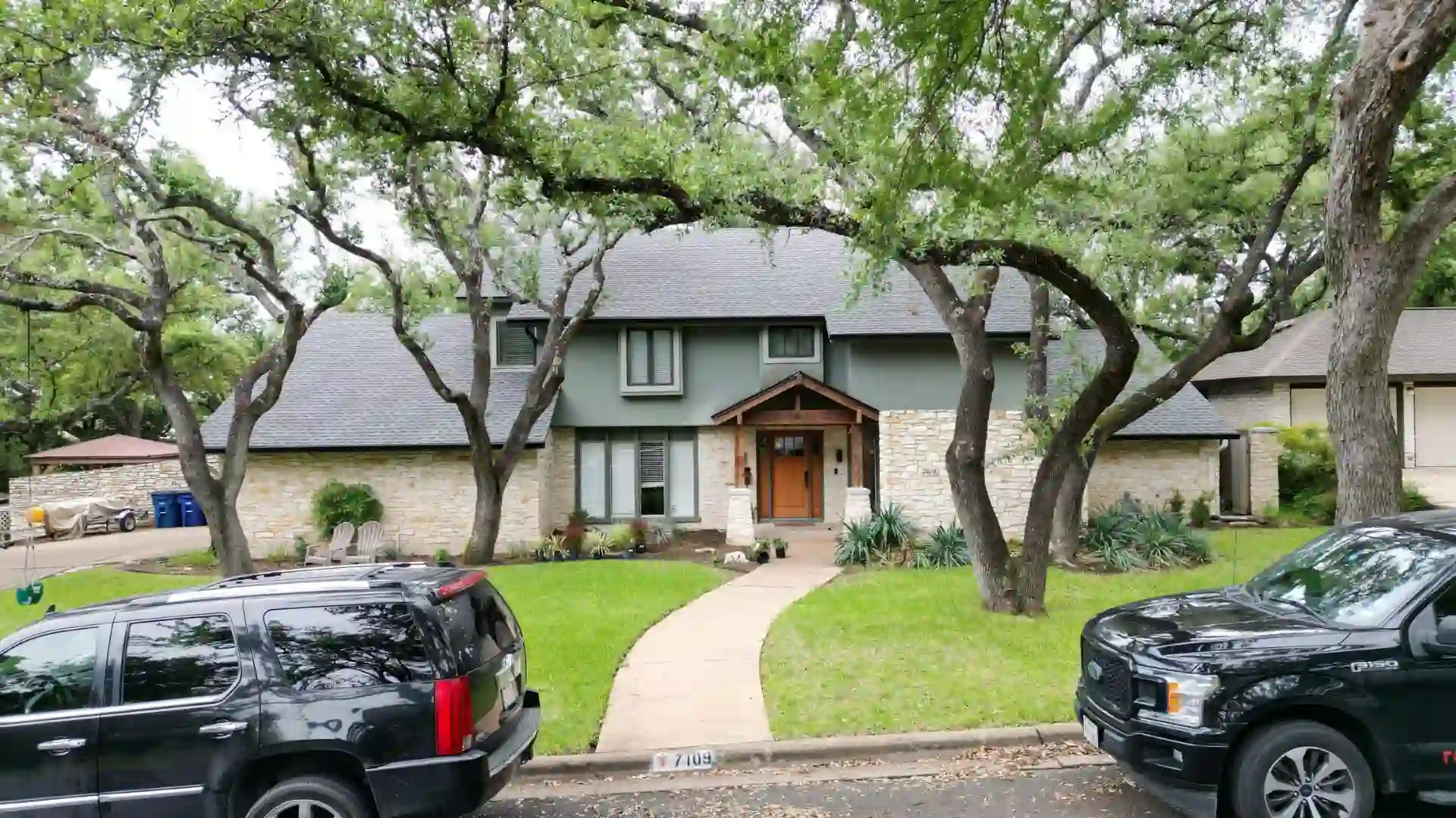 A Guide to Rolled Roofing vs Shingles in Austin Properties
